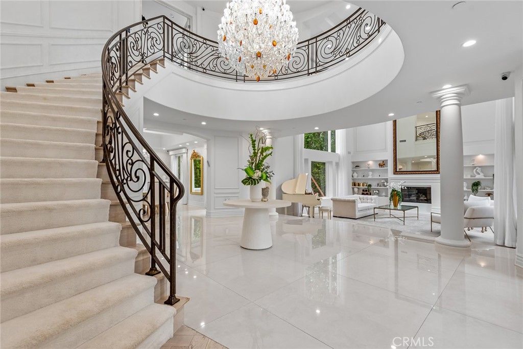 Chandelier, Fireplace, Interior, Recessed Lighting