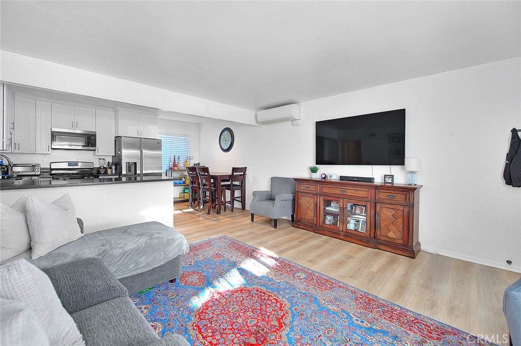 Dining room, Interior, Kitchen, Living room, Stainless Steel Appliances, Wood Texture Flooring