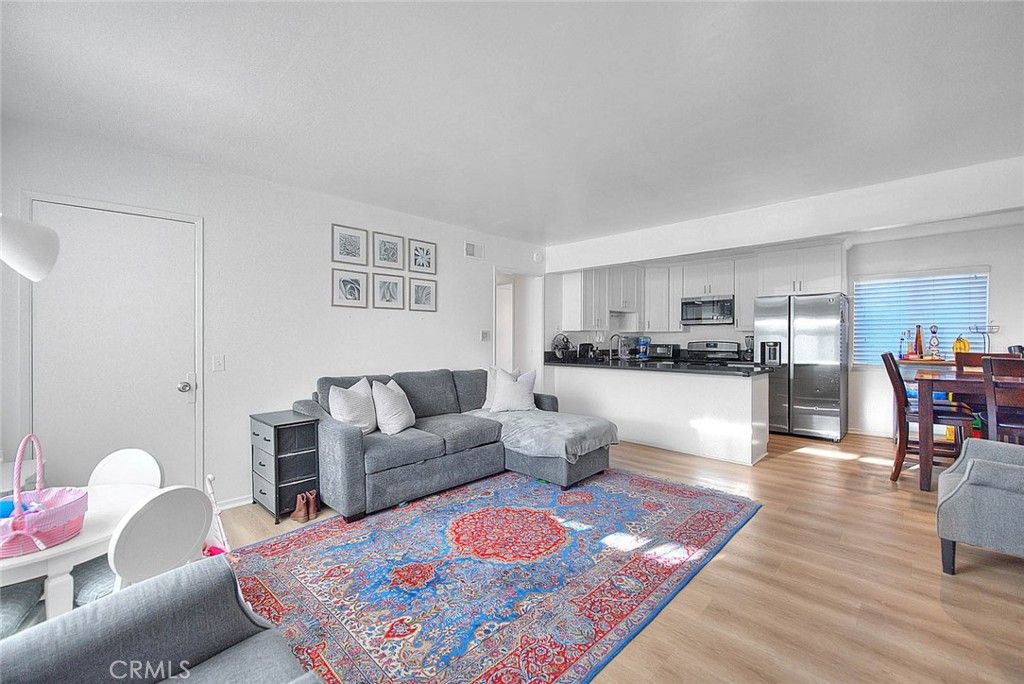 Dining room, Interior, Kitchen, Living room, Stainless Steel Appliances, Wood Texture Flooring