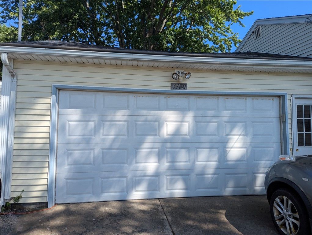 Detached Garage, Exterior
