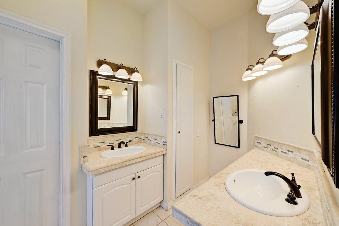 Bathroom, Dual Sink Vanities, Interior