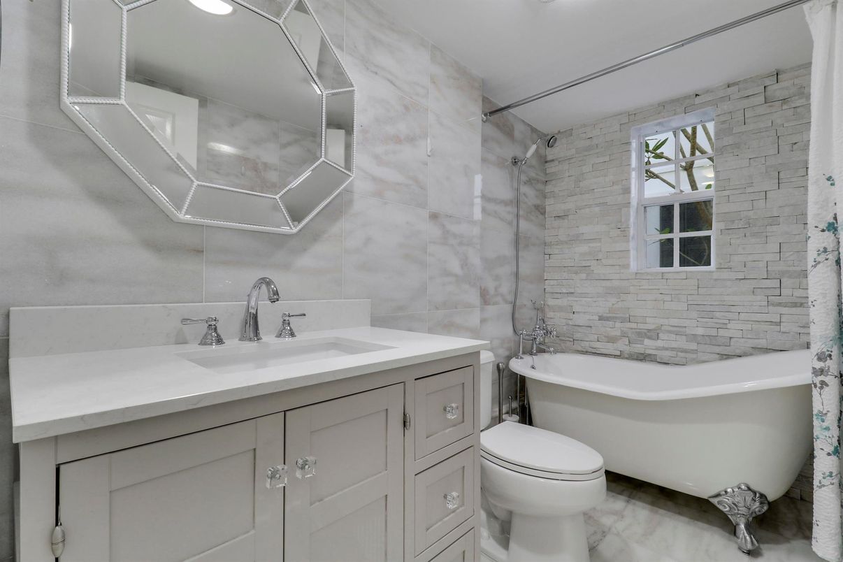 Bathroom, Free Standing Baths, Interior, Recessed Lighting