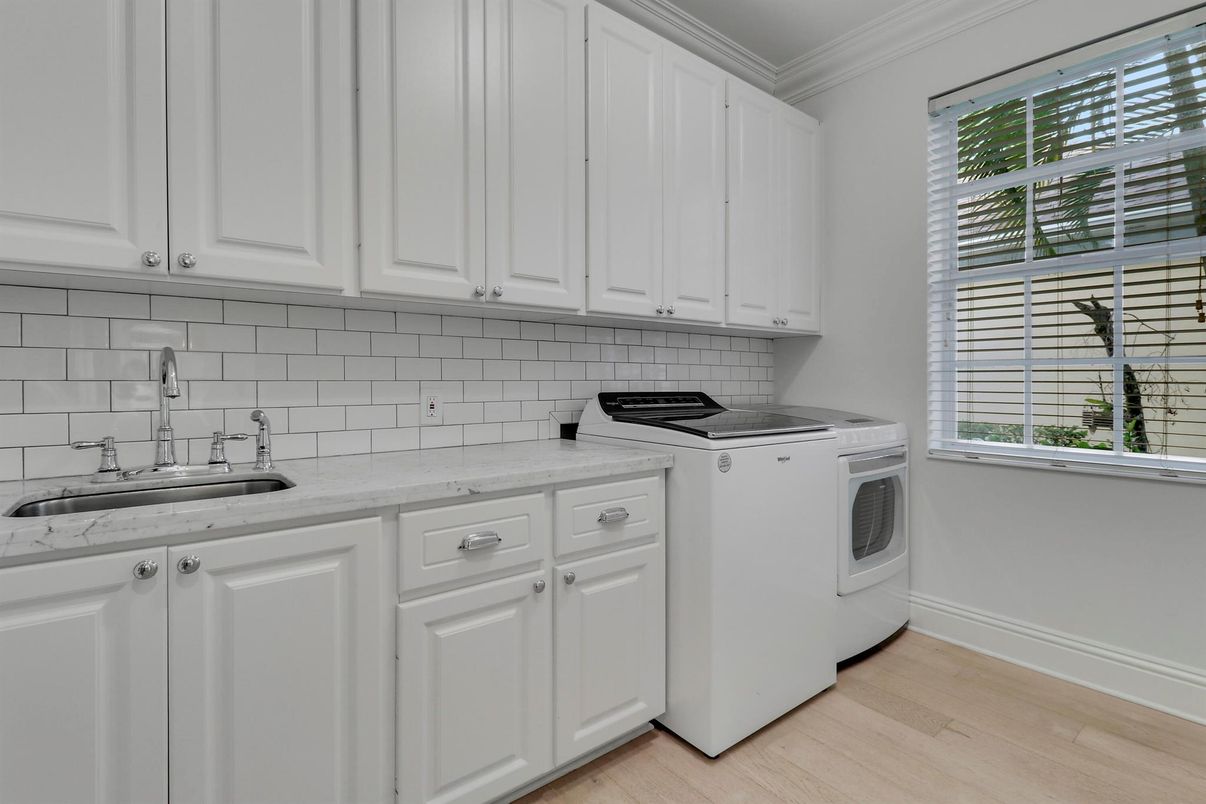 Interior, Kitchen, Washer, Wood Texture Flooring