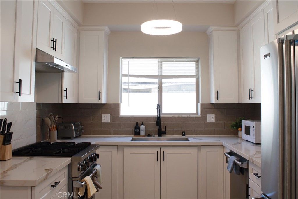 Interior, Kitchen, Pendant Lights, Stainless Steel Appliances