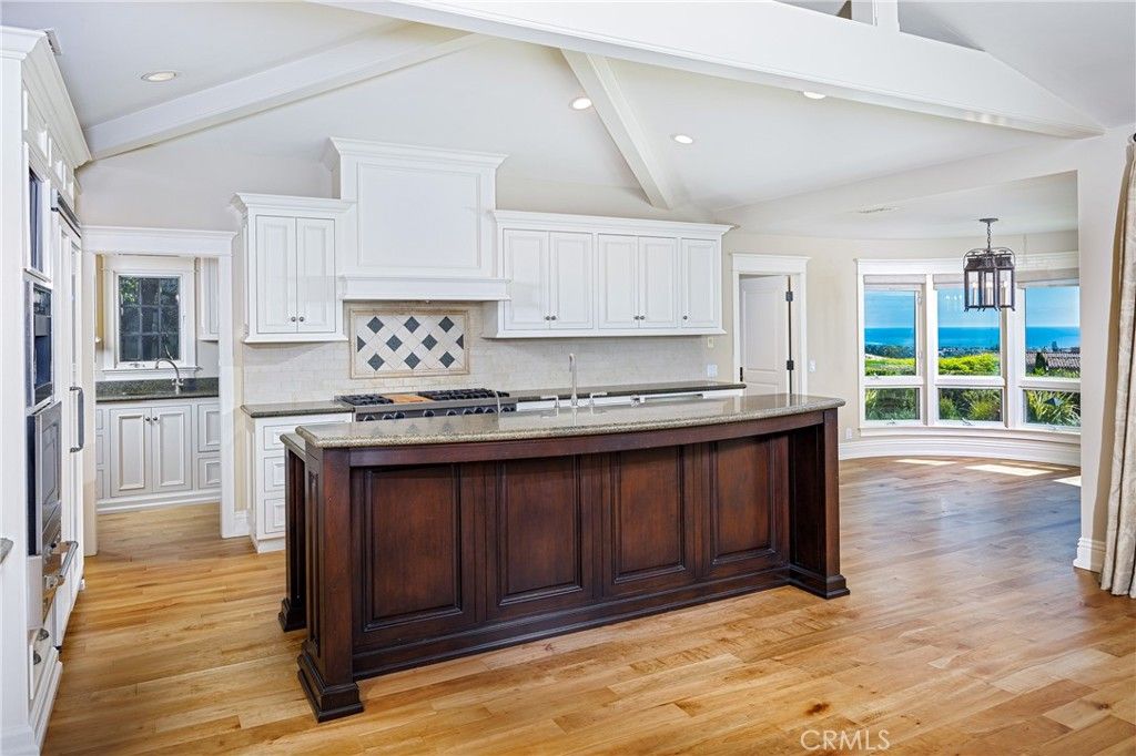 Interior, Kitchen, Recessed Lighting, Water, Wood Texture Flooring