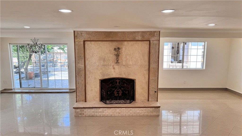 Fireplace, Interior, Recessed Lighting