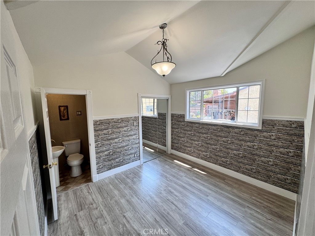 Bathroom, Interior, Pendant Lights, Wood Texture Flooring