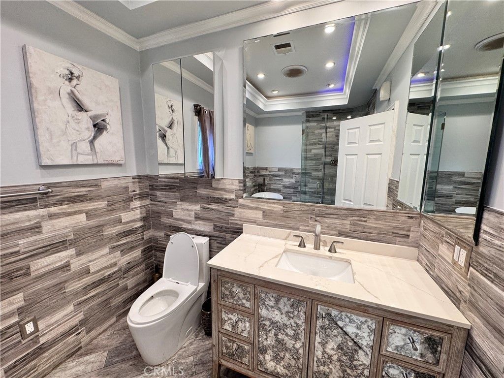 Bathroom, Interior, Recessed Lighting