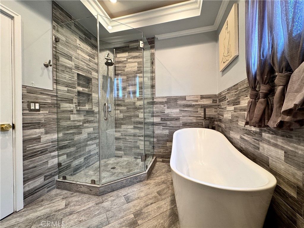 Bathroom, Free Standing Baths, Glass Shower, Interior, Recessed Lighting, Wood Texture Flooring
