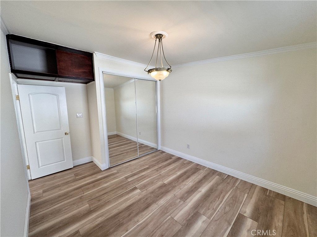Interior, Pendant Lights, Wood Texture Flooring