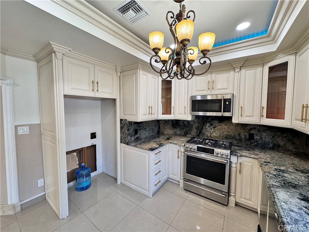 Chandelier, Interior, Kitchen, Recessed Lighting, Stainless Steel Appliances