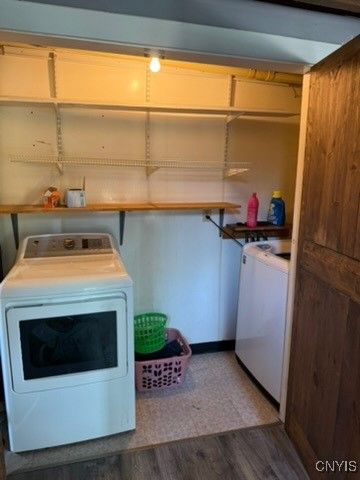 Interior, Washer, Wood Texture Flooring