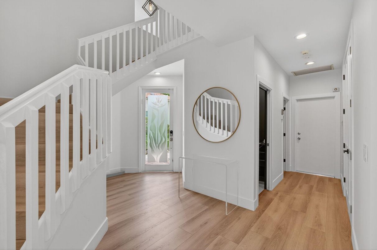 Interior, Recessed Lighting, Wood Texture Flooring