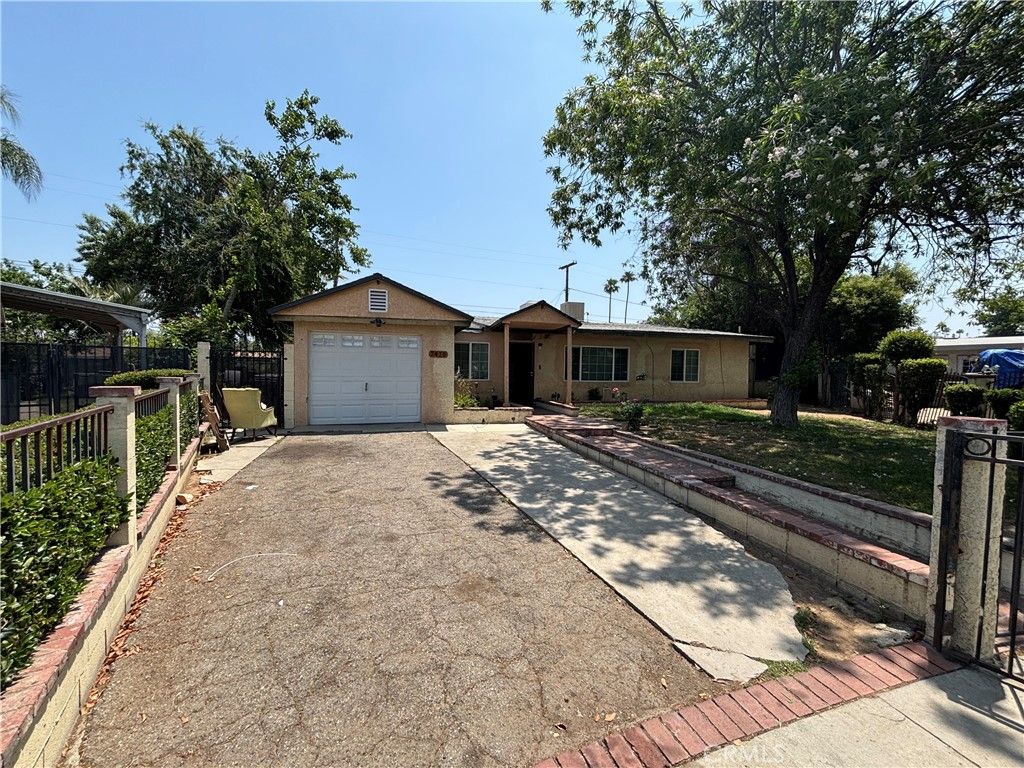 Backyard, Detached Garage, Exterior