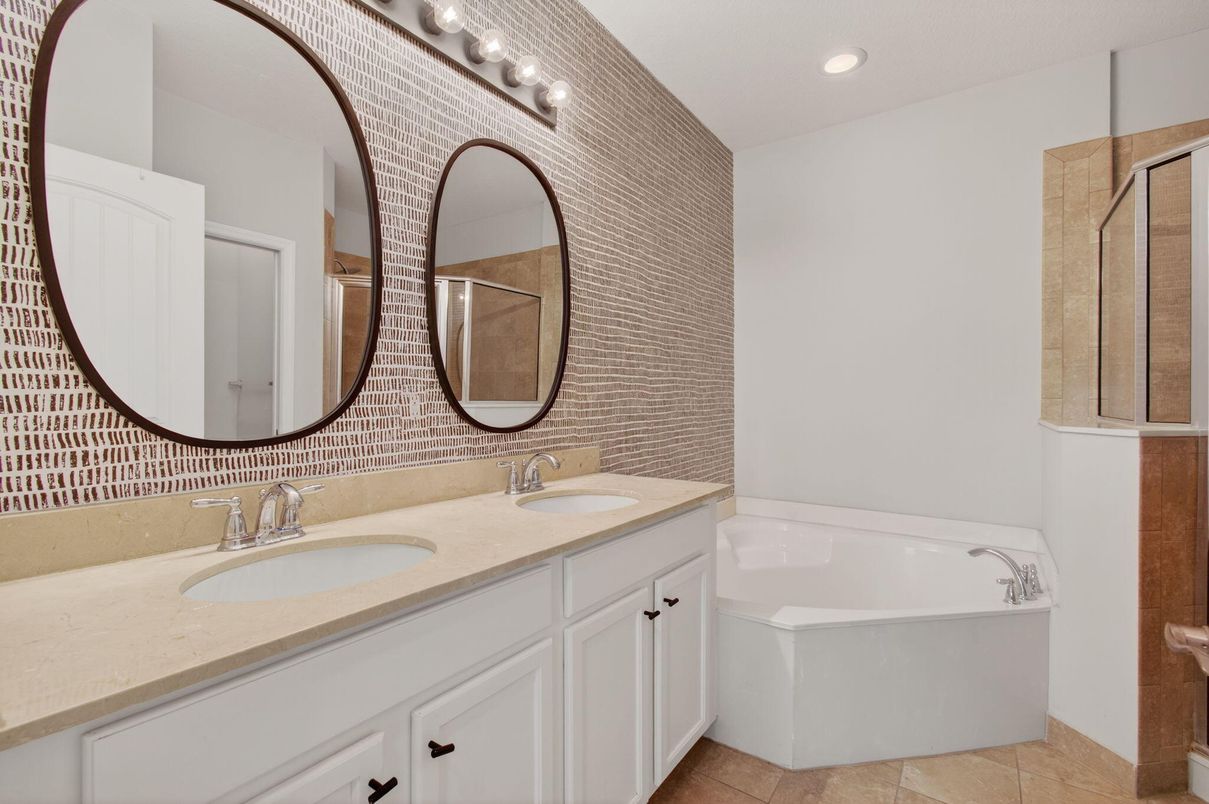 Bathroom, Dual Sink Vanities, Interior, Recessed Lighting