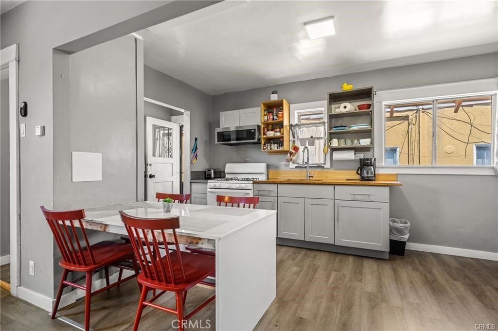 Dining room, Interior, Kitchen, Stainless Steel Appliances, Wood Texture Flooring