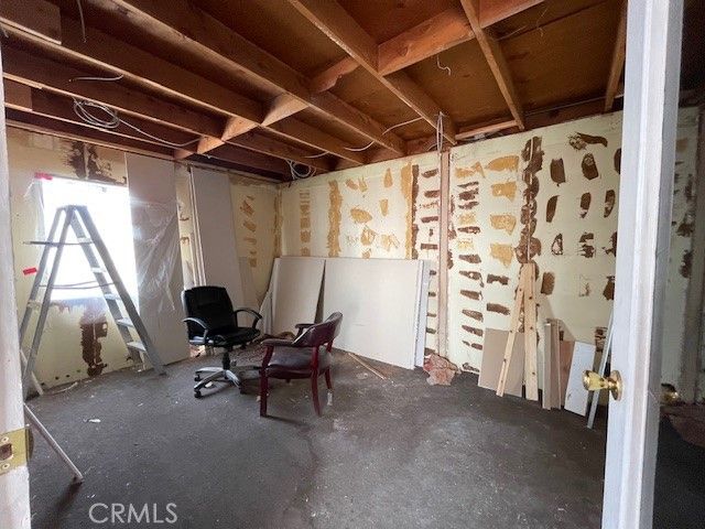 Empty room, Interior, Wooden Beams, Wooden Ceilings
