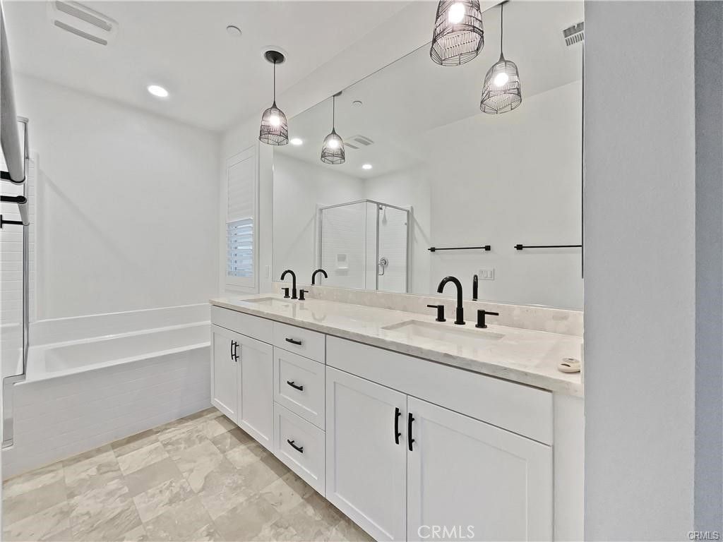 Bathroom, Dual Sink Vanities, Interior, Pendant Lights, Recessed Lighting