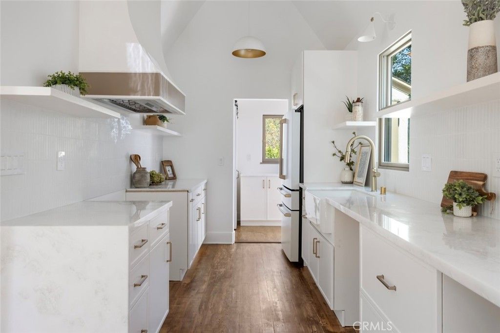 Interior, Kitchen, Pendant Lights, Wood Texture Flooring