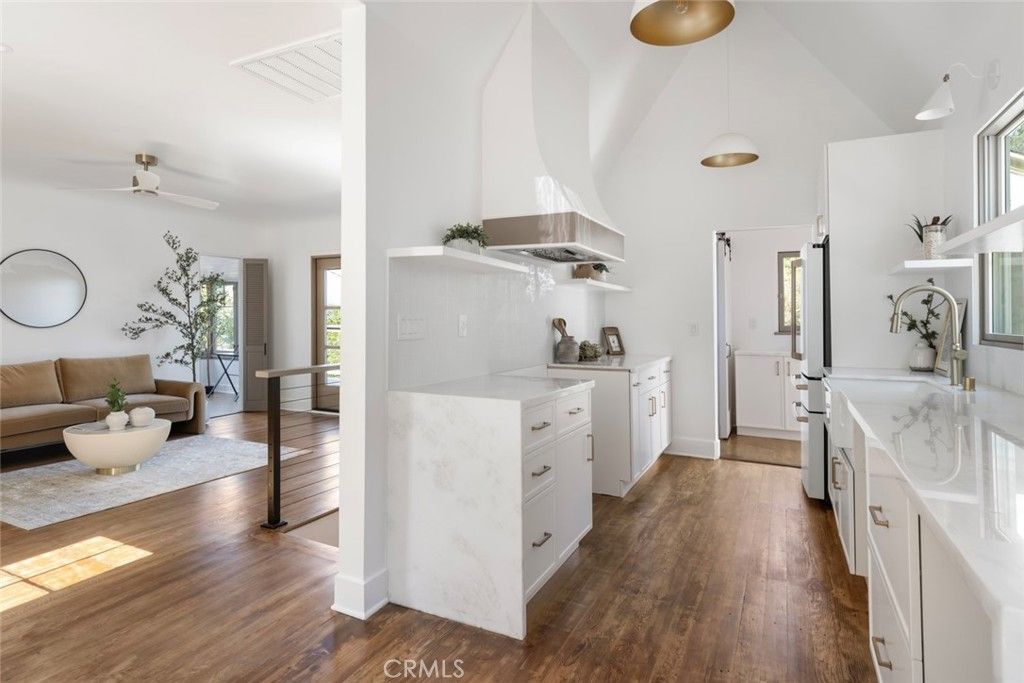 Interior, Kitchen, Pendant Lights, Wood Texture Flooring