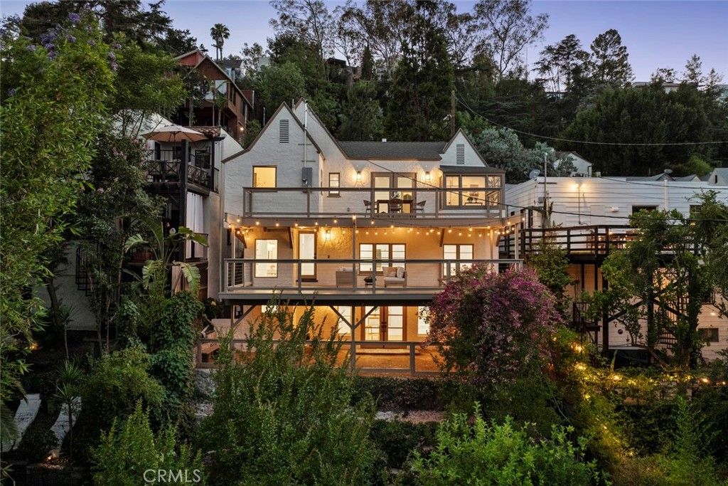Backyard, Exterior, Facade, Modern