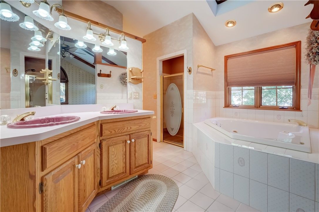 Bathroom, Dual Sink Vanities, Interior, Recessed Lighting