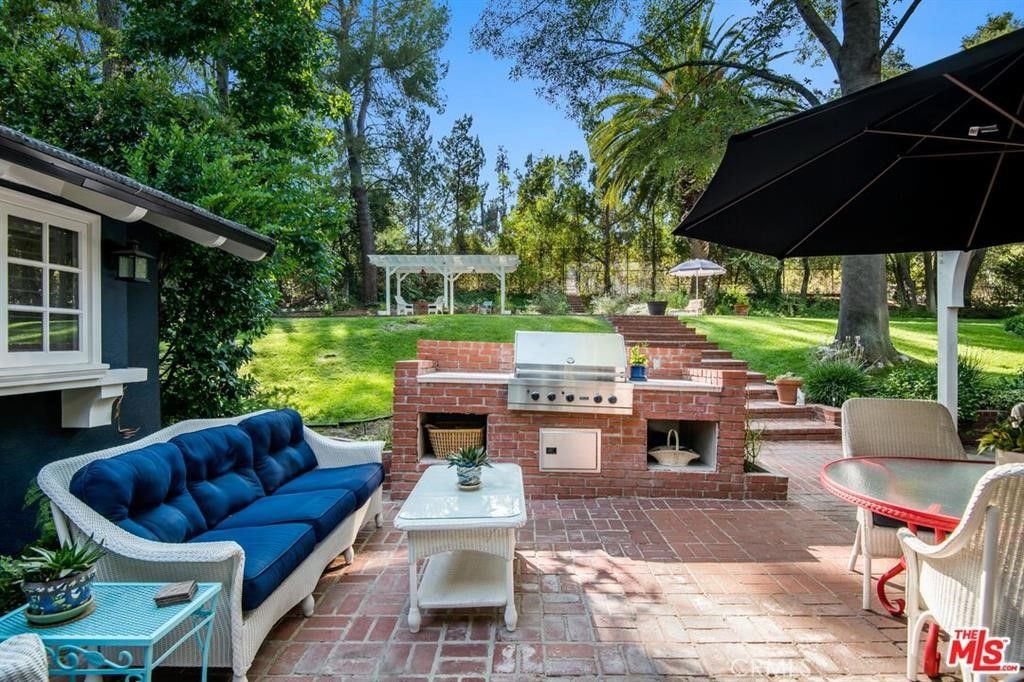 Backyard, Exterior, Fireplace