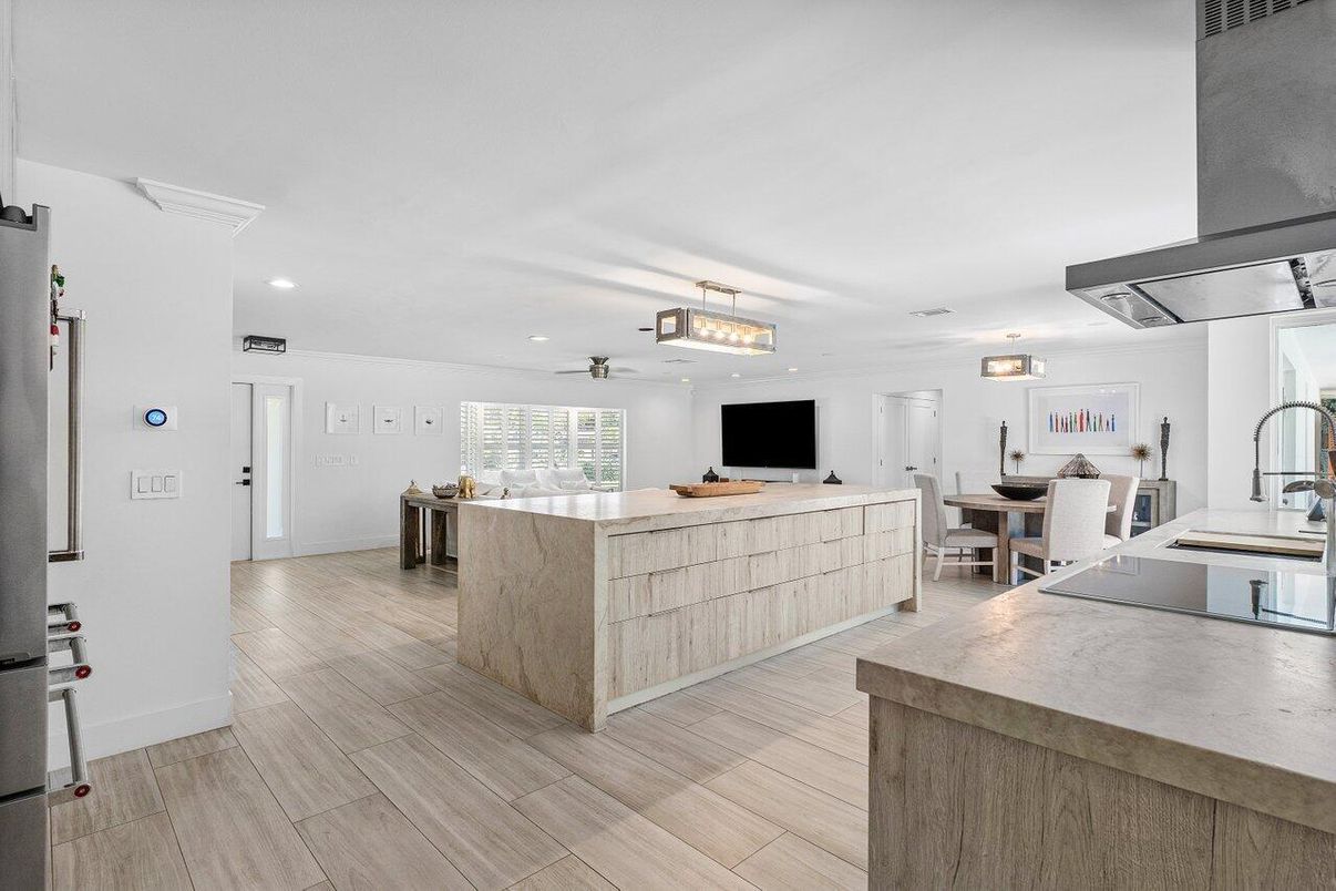 Dining room, Interior, Kitchen, Pendant Lights, Recessed Lighting, Wood Texture Flooring