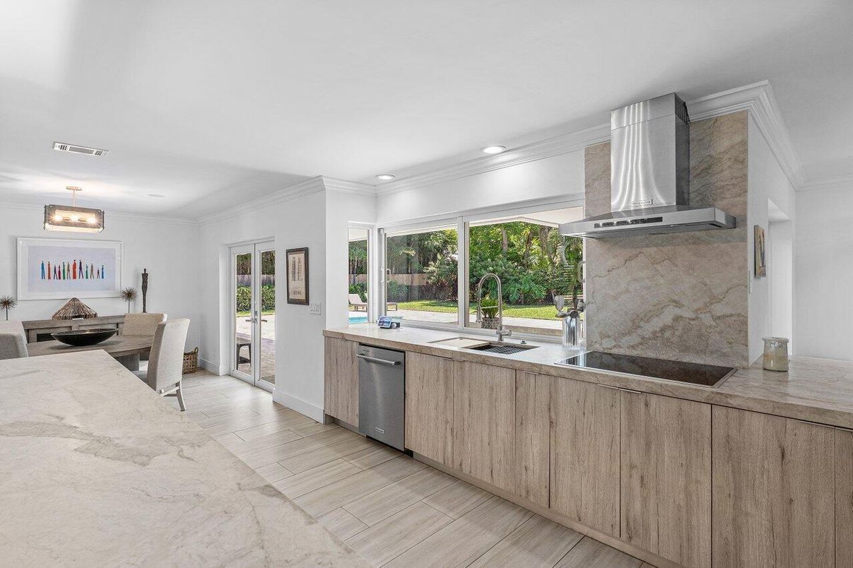 Dining room, Interior, Kitchen, Recessed Lighting, Stainless Steel Appliances