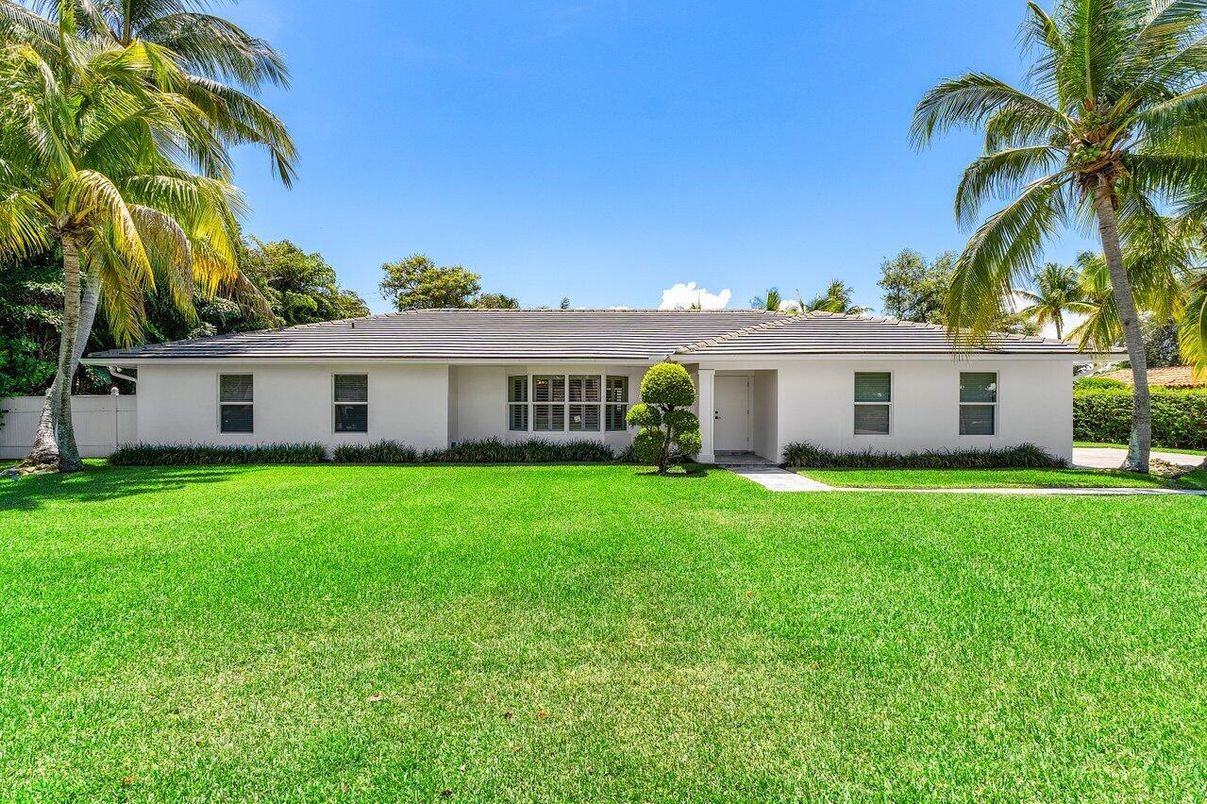 Backyard, Exterior, Facade, Ranch