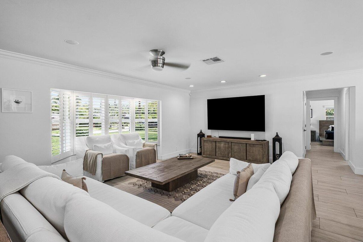 Interior, Living room, Recessed Lighting, Wood Texture Flooring