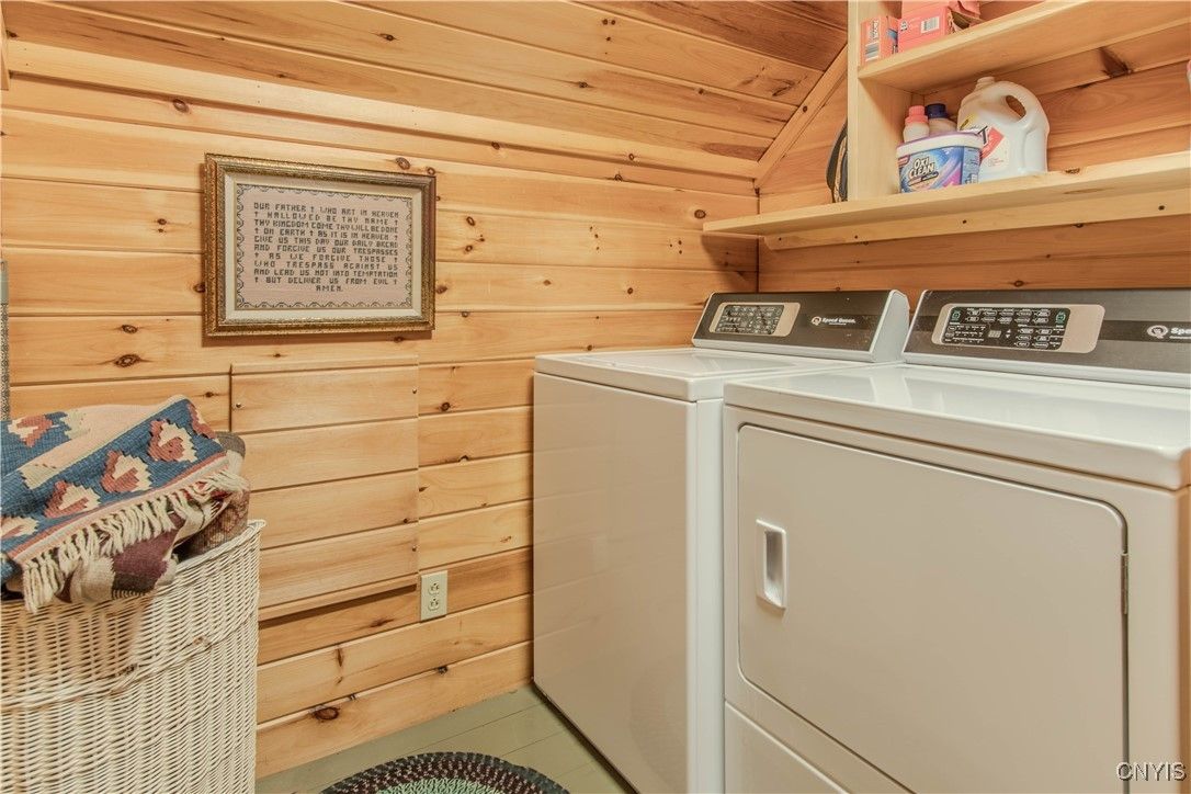 Interior, Washer, Wooden Ceilings, Wooden Walls