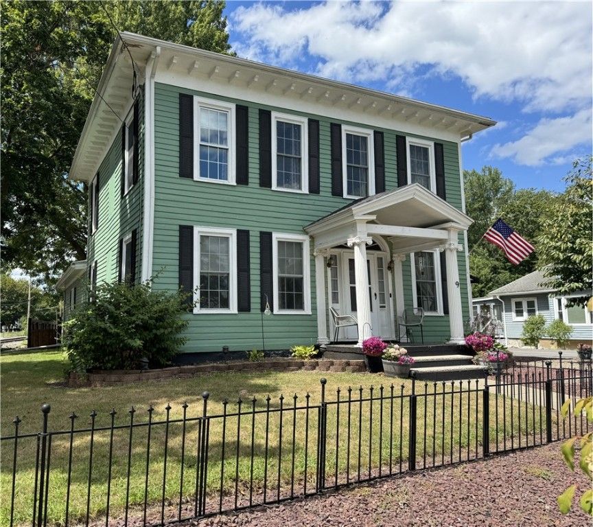 Exterior, Facade, Georgian