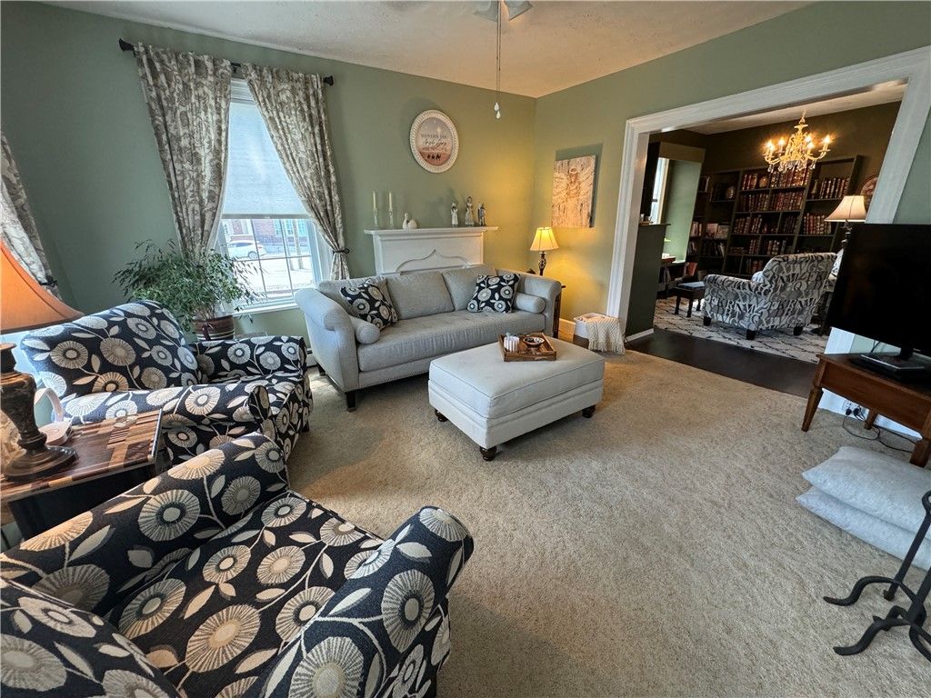 Chandelier, Interior, Living room