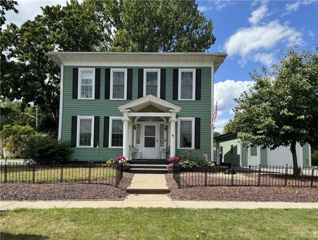 Exterior, Facade, Georgian