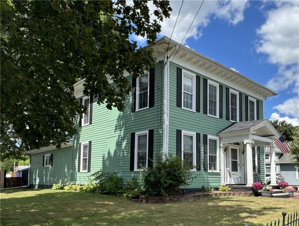 Exterior, Facade, Georgian