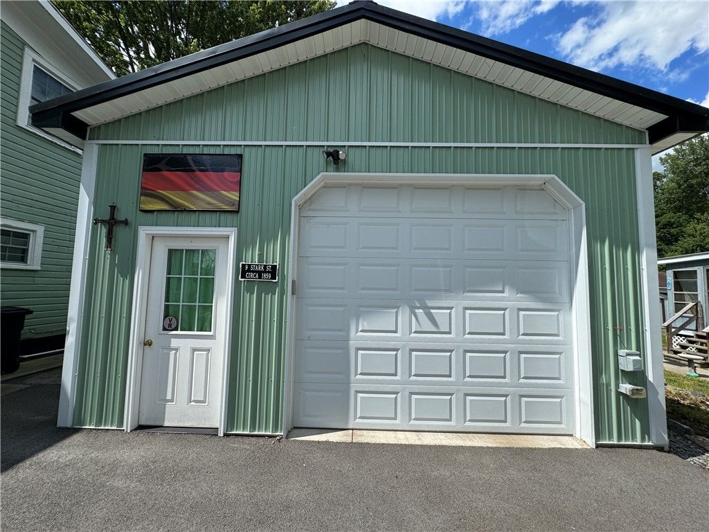 Detached Garage, Exterior