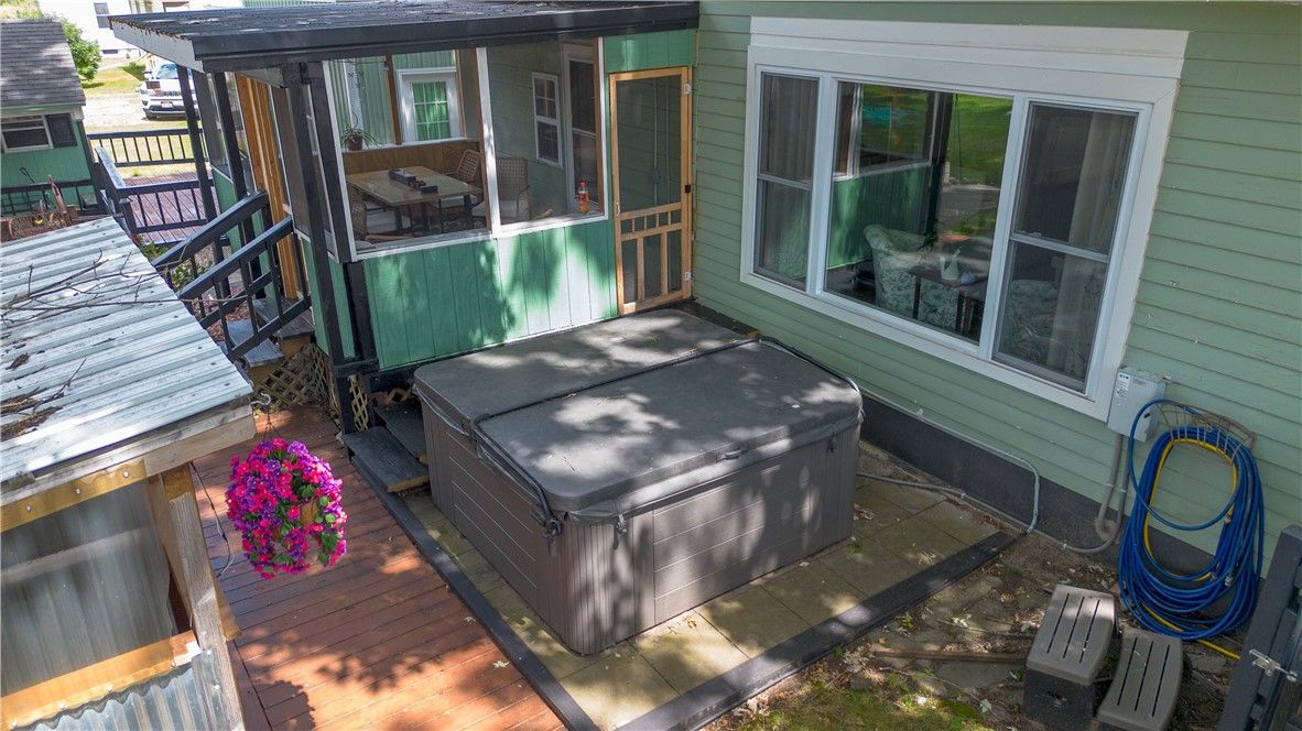 Exterior, Hot Tub