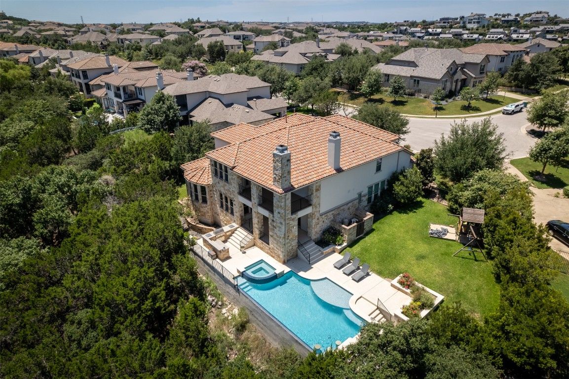 Exterior, Drone