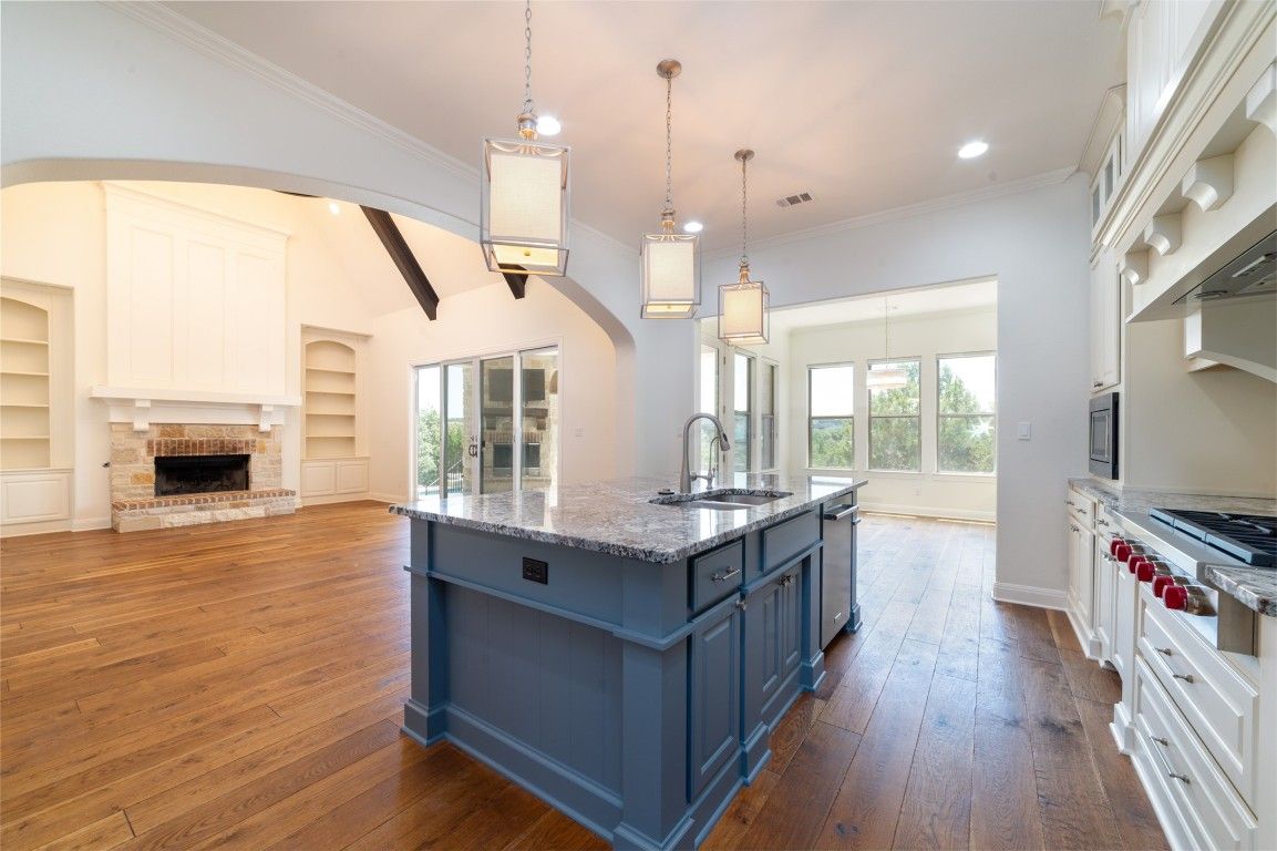 Fireplace, Interior, Kitchen, Pendant Lights, Recessed Lighting, Wood Texture Flooring