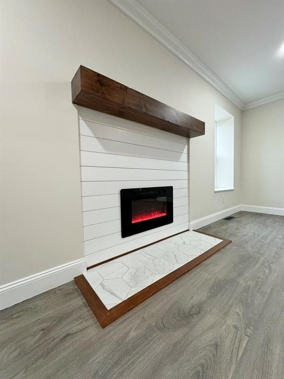 Fireplace, Interior, Recessed Lighting, Wood Texture Flooring