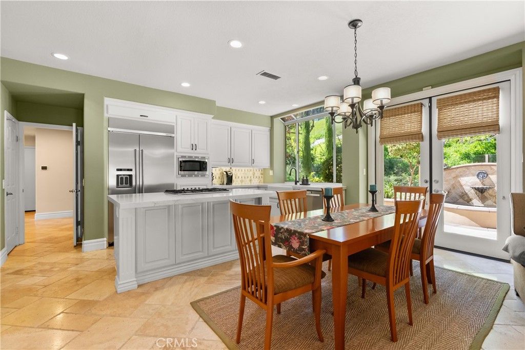 Chandelier, Dining room, Interior, Kitchen, Recessed Lighting, Stainless Steel Appliances