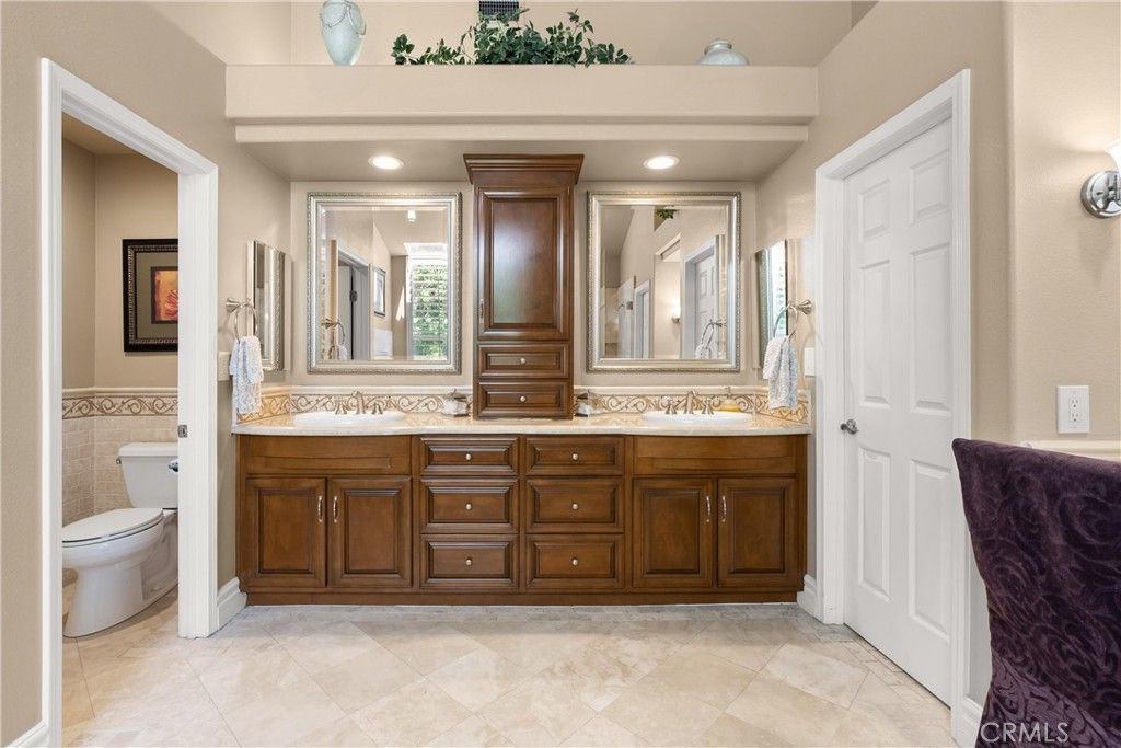 Bathroom, Dual Sink Vanities, Interior, Recessed Lighting