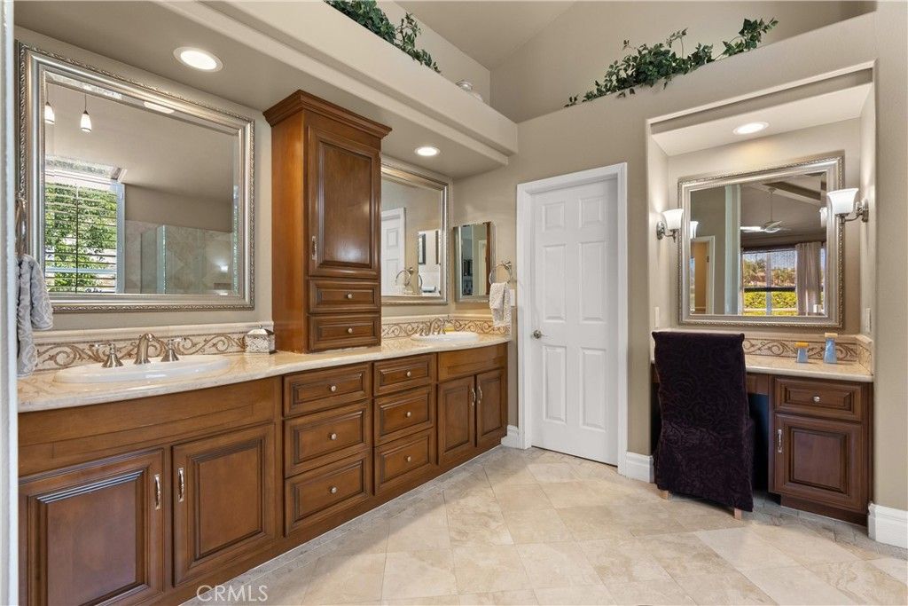 Bathroom, Dual Sink Vanities, Interior, Recessed Lighting