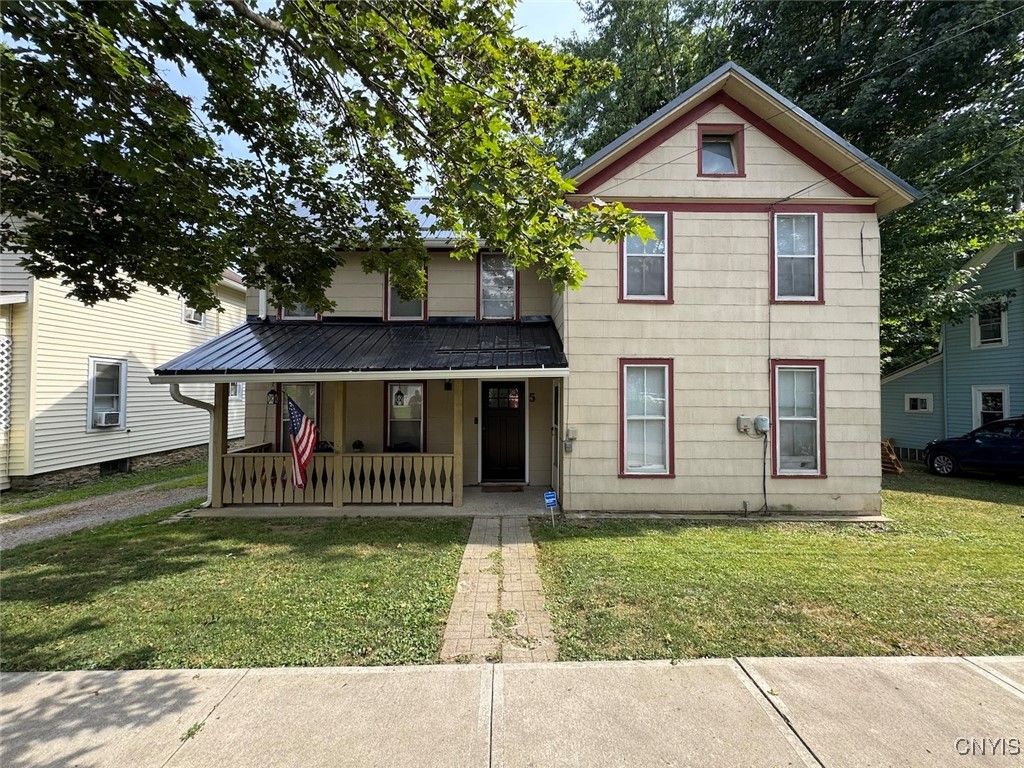 Backyard, Exterior, Facade, Queen Anne Victorian