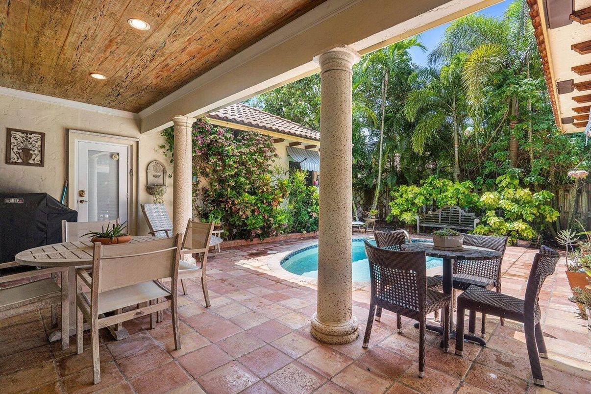 Exterior, Pool