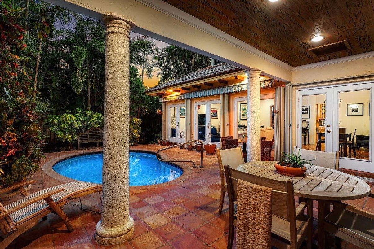 Exterior, Pool