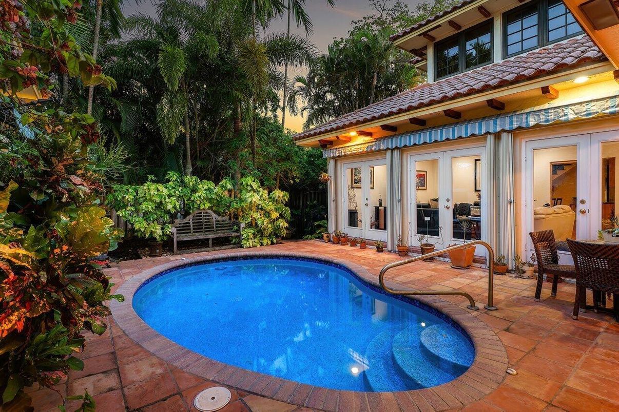 Exterior, Pool