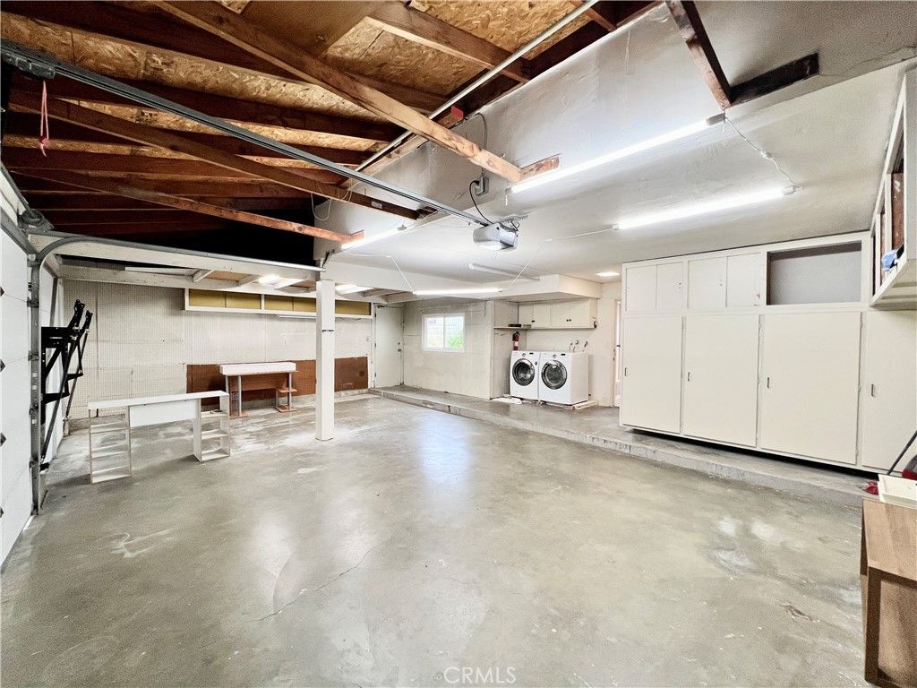 Garage, Interior, Washer, Wooden Beams