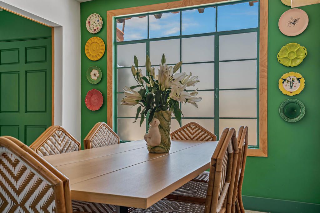 Dining room, Interior